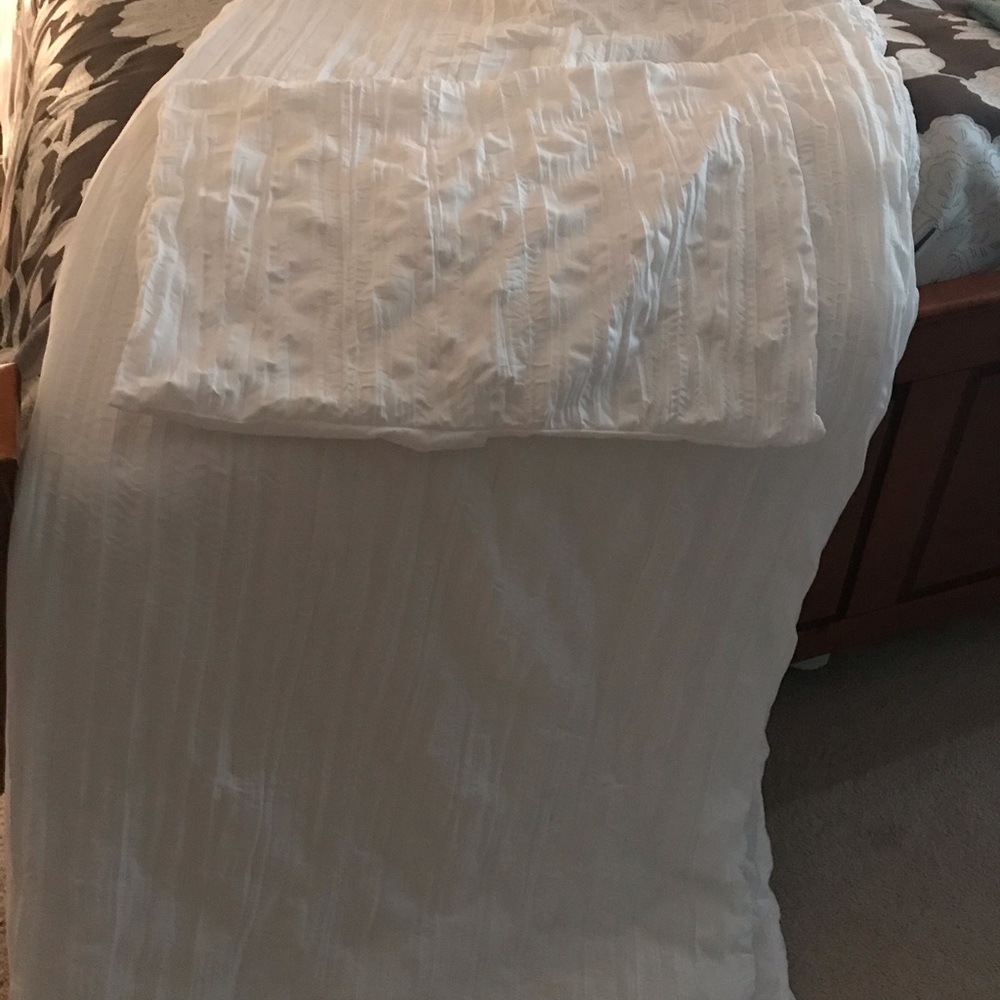 Twin xl comforter and sham
